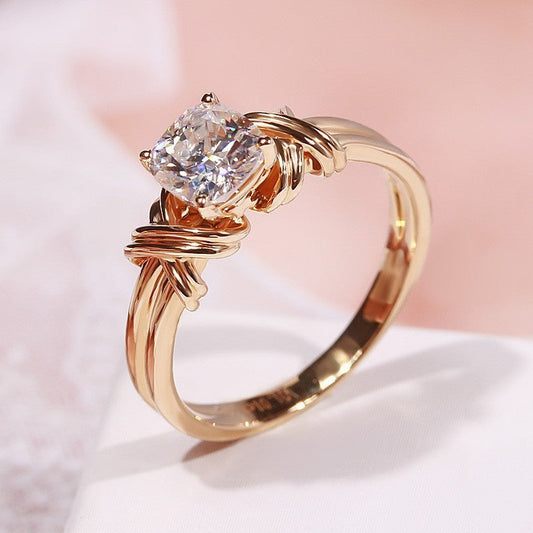 Anillo llamativo con banda anudada | Oro