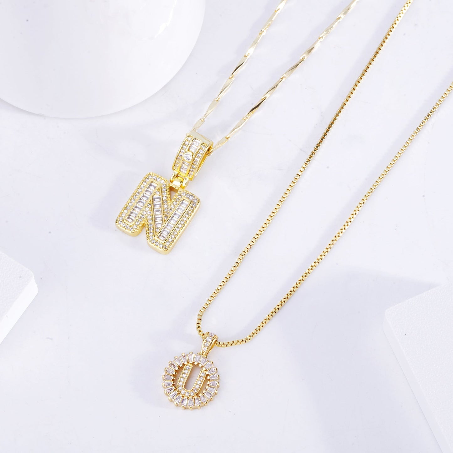 Conjunto de collar con inicial pavé  | Oro Blanco