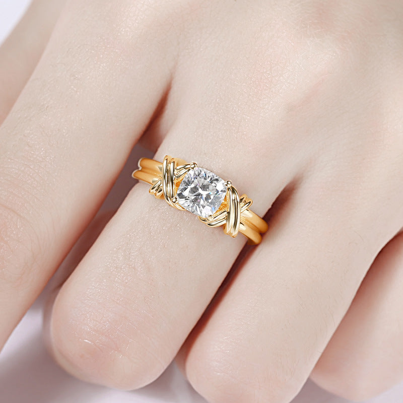 Anillo llamativo con banda anudada | Oro