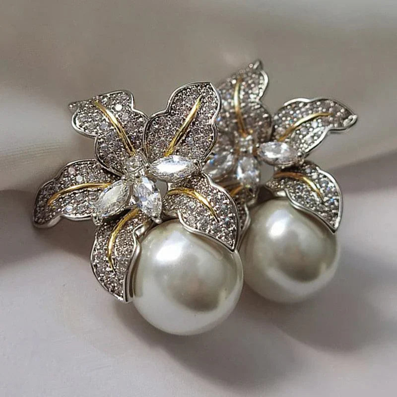 Pendientes de perlas con forma de flor, de gran belleza | Oro blanco
