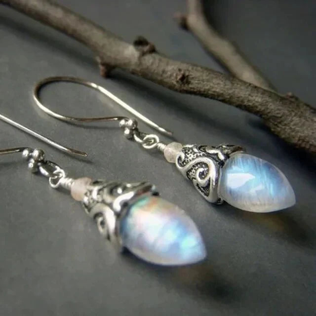 Pendientes largos con piedra lunar antigua | Oro blanco